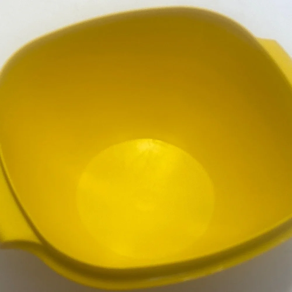 Tupperware Serving Bowl Yellow Excellent Starburst Lid Vintage USA
